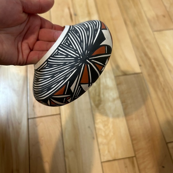 Acoma pottery piece - Picture 3 of 7